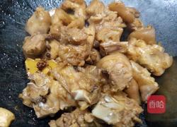 发菜蚝豉焖猪手的做法图解2