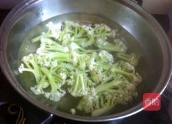 猪肉炒花菜胡萝卜的做法图解3