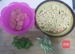 蒜肠炒玉米的做法图解1