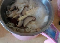 小电锅煮鱼肠面