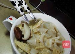 小电锅煮鱼肠面的做法图解4