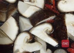 花菇乌鸡汤的做法图解2