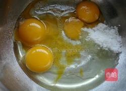 草莓蛋糕卷的做法图解2