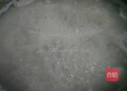 皮蛋瘦肉木耳菜粥的做法图解3