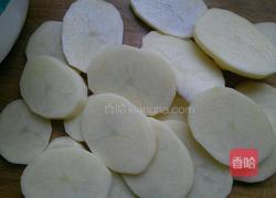 土豆糯米蒸里脊肉的做法图解3