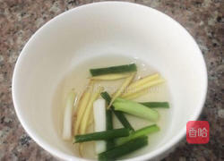 清蒸鲈鱼的做法图解2
