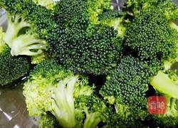 海米炝西兰花的做法图解2