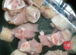 猪尾巴花生汤的做法图解1