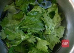 芹菜叶虾仁饼的做法图解1