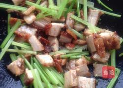 烧肉炒芹菜的做法图解7