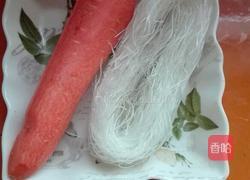 蒜末胡萝卜拌粉丝的做法图解1