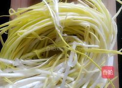 韭黄炒鸡蛋的做法图解1