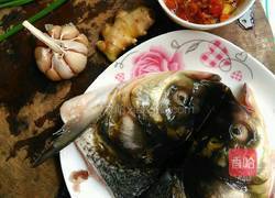 剁椒鱼头的做法图解1