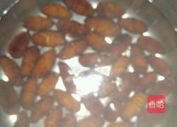 干煸茧蛹的做法图解1