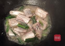 蒜苗小带鱼的做法图解6