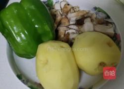 土豆片炒大辣椒的做法图解1
