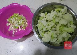 清炒花菜的做法图解1