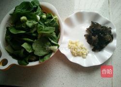 清炒木耳小白菜的做法图解1