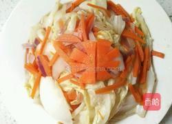 大白菜炒洋葱胡萝卜的做法图解2
