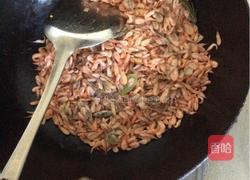 雪里蕻炒鲜河虾的做法图解4