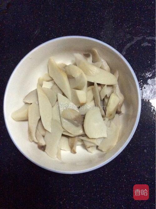 杏鲍菇切滚刀 焯水