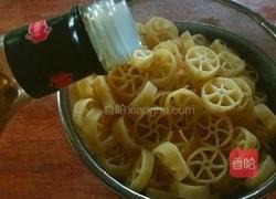 意大利面(红酱煎牛小排车轮面)的做法图解7