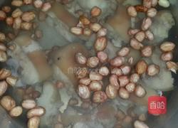 猪蹄花生汤的做法图解3