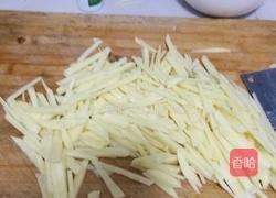 剁椒土豆丝的做法图解1