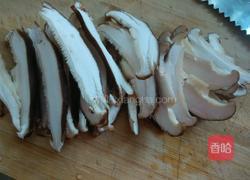 香菇木耳卷心菜的做法图解2