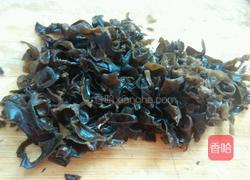 香菇木耳卷心菜的做法图解3