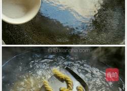 意大利面(白酱蘑菇鸡肉螺旋面)的做法图解3