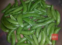 甜蜜豆炒木耳的做法图解1