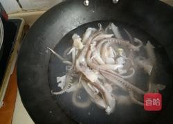 油冲菊花鱿鱼的做法图解5