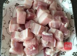 鹌鹑蛋红烧肉的做法图解2