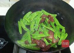 荷兰豆炒腊肠的做法图解5