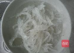 银耳枸杞炖燕窝的做法图解3