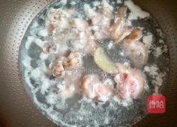 猪脚炖花生的做法图解2