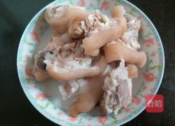 猪脚炖花生的做法图解3