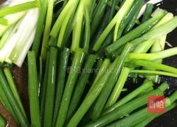 酸瓜闷白骨鱼的做法图解2