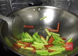 芹菜炒鲜鱿的做法图解12