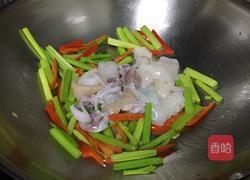 芹菜炒鲜鱿的做法图解13