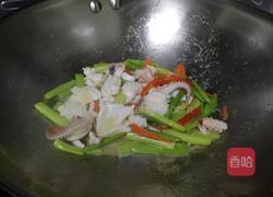 芹菜炒鲜鱿的做法图解14