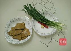 青蒜苗炒香干的做法图解1