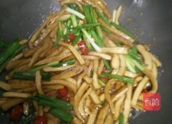 青蒜苗炒香干的做法图解8