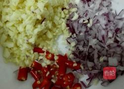 香辣凉泡菜（青瓜、木耳、花生、香菇）的做法图解3