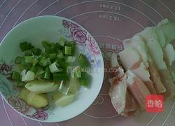 平菇炒肉片的做法图解2