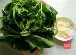 清炒菠菜的做法图解1