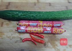 黄瓜炒火腿肠的做法图解1