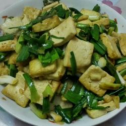 蒜苗炒豆腐的做法[图]