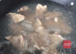 砂锅排骨萝卜汤的做法图解1